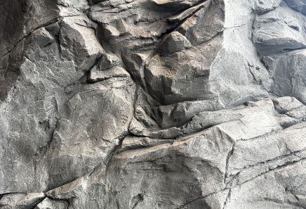 Штучні скелі з арт бетону в інтер'єрі, Київ