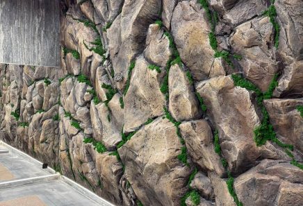 Штучні скелі з арт бетону в інтер'єрі, Київська область