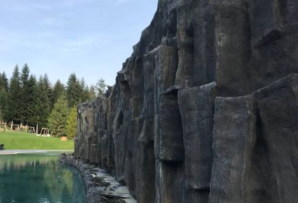 Декоративний водоспад зі скелі з арт бетону